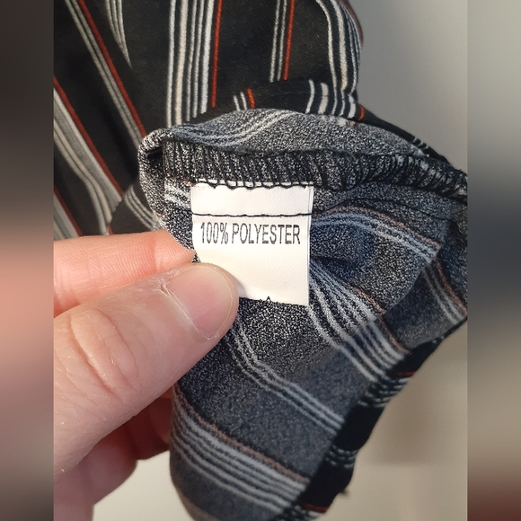 Black/red/white striped shortie romper - Zaful brand size 8 - Picture 4 of 4